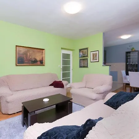 Charming In Centre Apartment